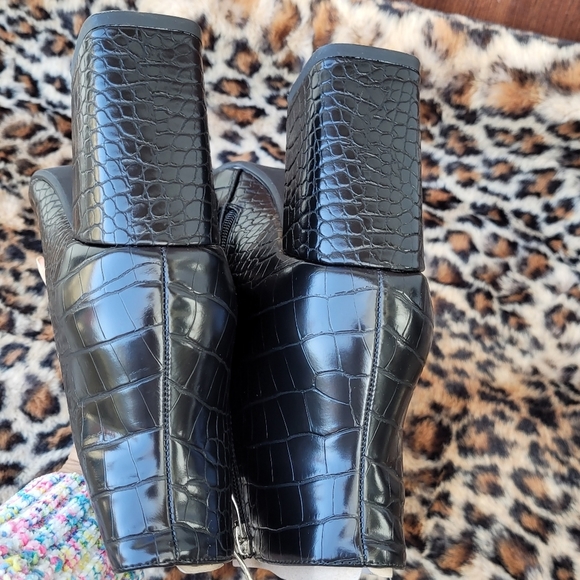 New Felicia Block Heel Croco Booties Boots Sz 9 - Picture 8 of 13